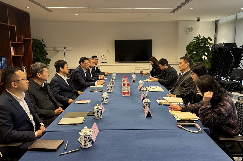 3月27日 公司党委书记、董事长姚卫东带队造访中国信托业协会党委书记刘峰.jpg